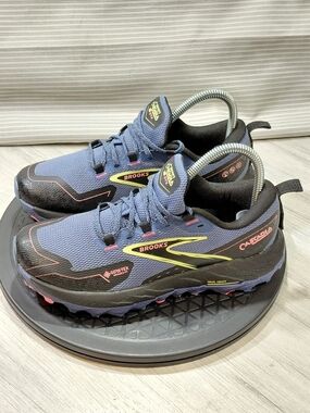 Brooks Womens Cascadia 18 GTX Gore-Tex Waterproof Trail Running Shoes Black 6.5